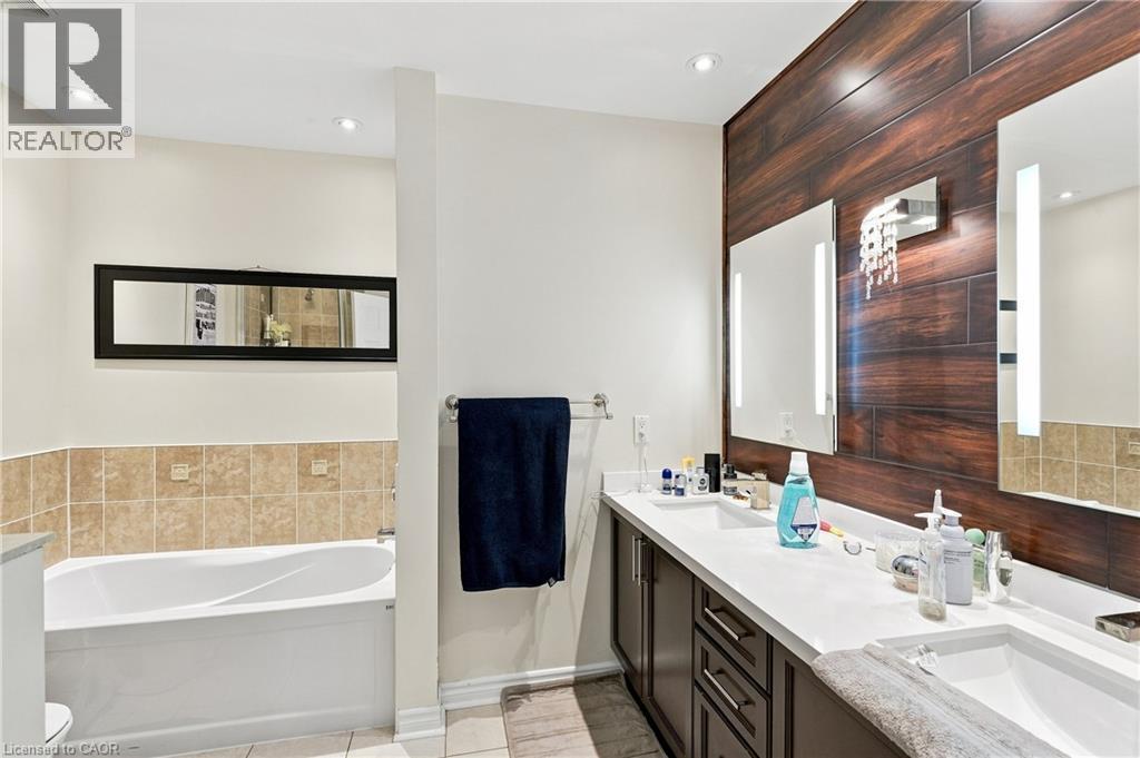 1050 Ryckman Common, Burlington, ON - Indoor Photo Showing Bathroom