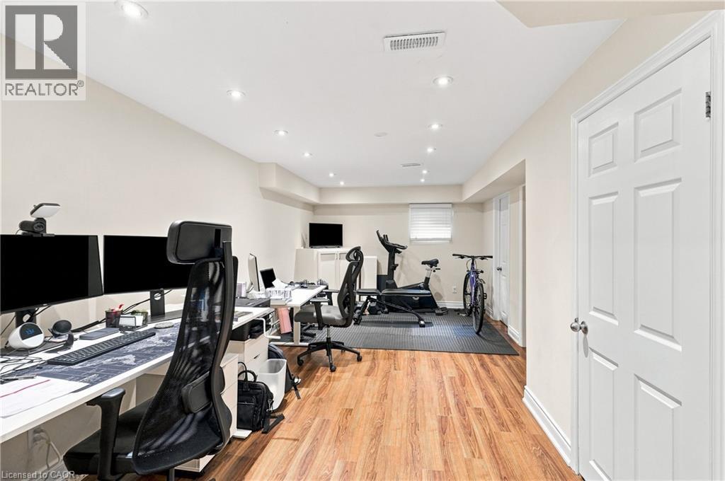 1050 Ryckman Common, Burlington, ON - Indoor Photo Showing Gym Room
