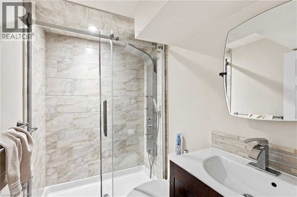 1050 Ryckman Common, Burlington, ON - Indoor Photo Showing Bathroom