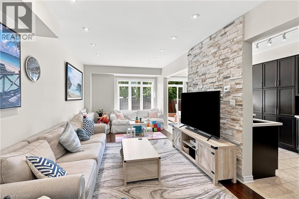 1050 Ryckman Common, Burlington, ON - Indoor Photo Showing Living Room