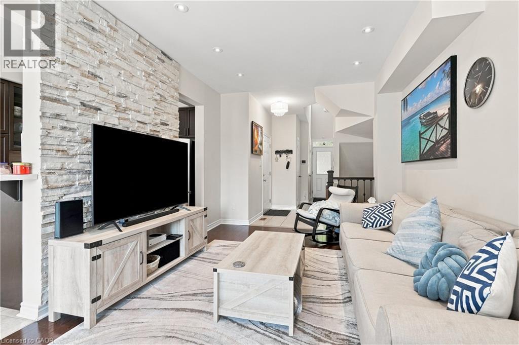 1050 Ryckman Common, Burlington, ON - Indoor Photo Showing Living Room