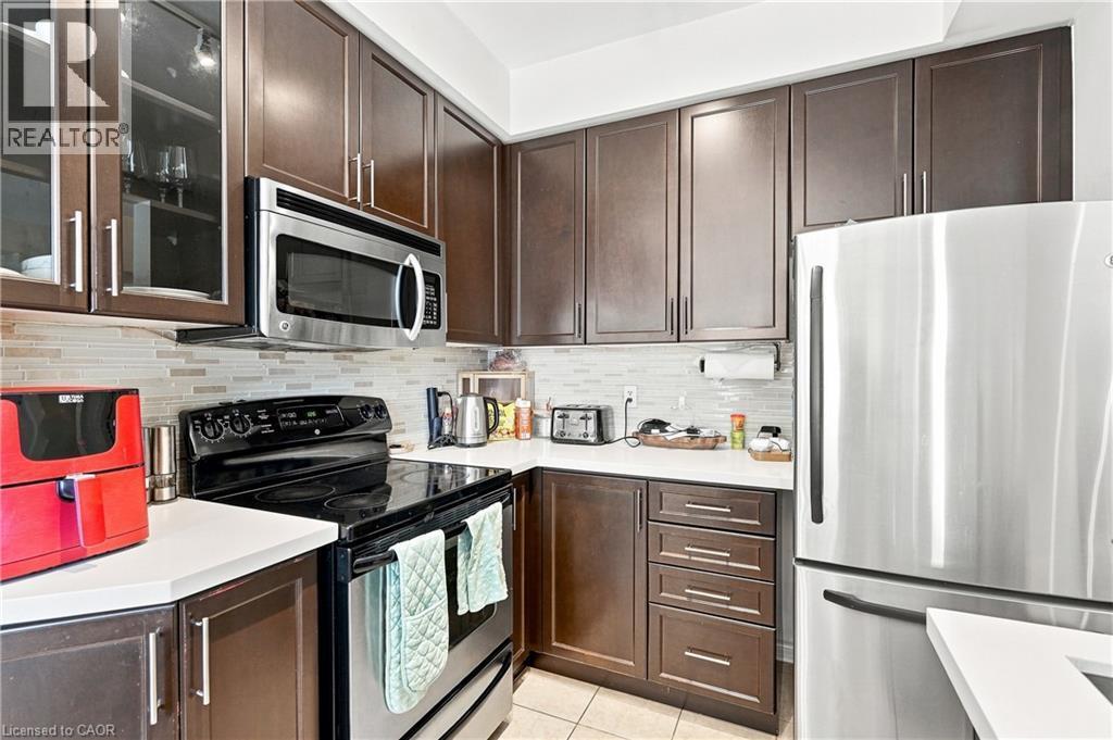 1050 Ryckman Common, Burlington, ON - Indoor Photo Showing Kitchen With Upgraded Kitchen