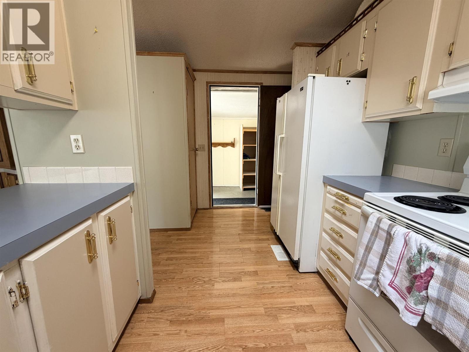 10 2155 Commodore Crescent, Williams Lake, BC - Indoor Photo Showing Kitchen