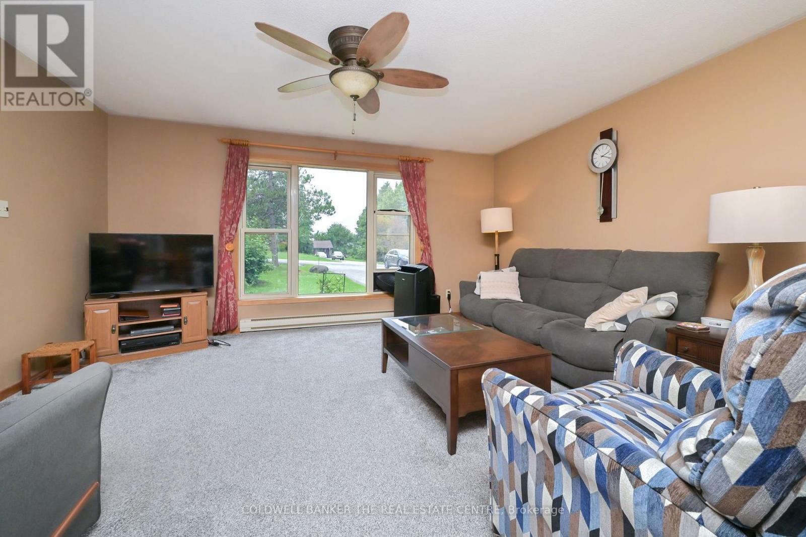Living Room - 5471 8Th Line, Essa, ON - Indoor Photo Showing Living Room