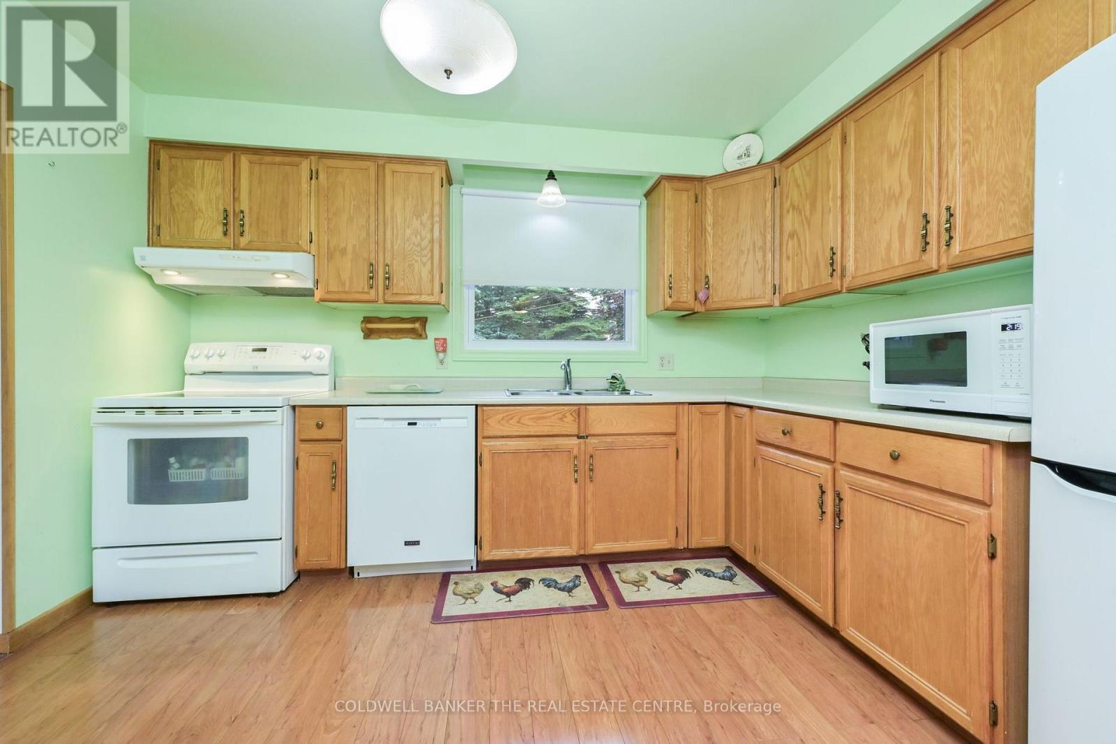 Kitchen - 5471 8Th Line, Essa, ON - Indoor Photo Showing Kitchen With Double Sink