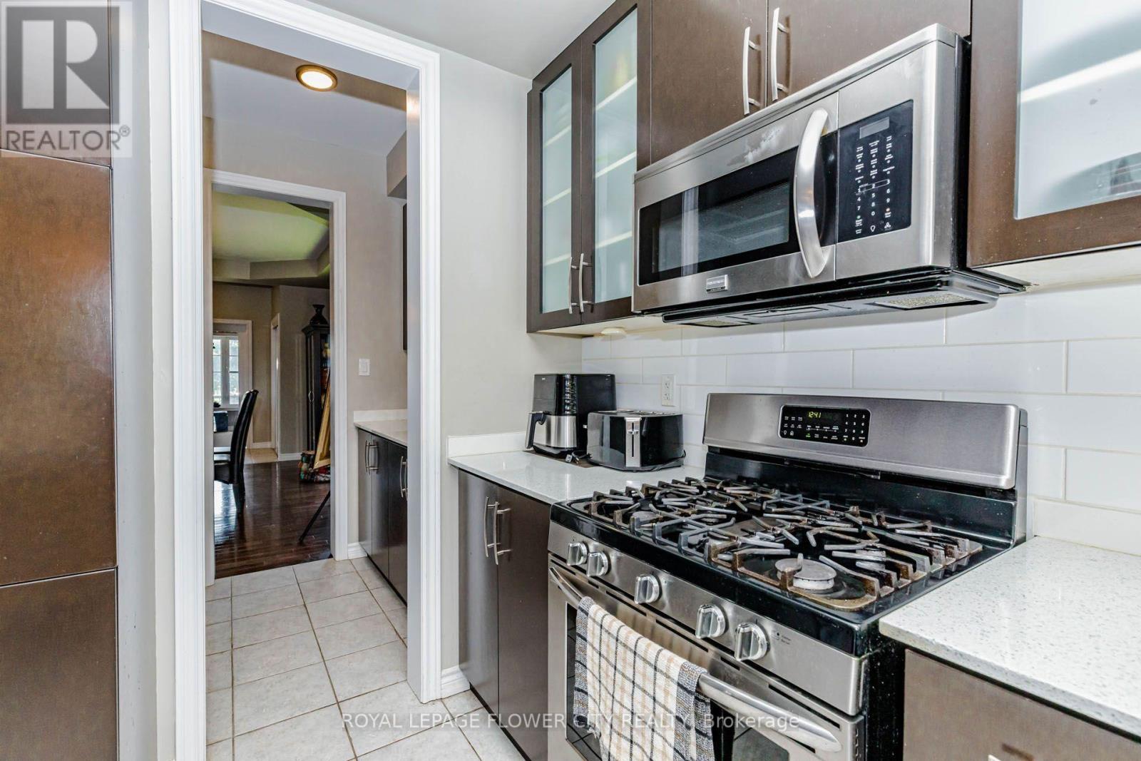 944 O'Reilly Crescent, Shelburne, ON - Indoor Photo Showing Kitchen With Upgraded Kitchen
