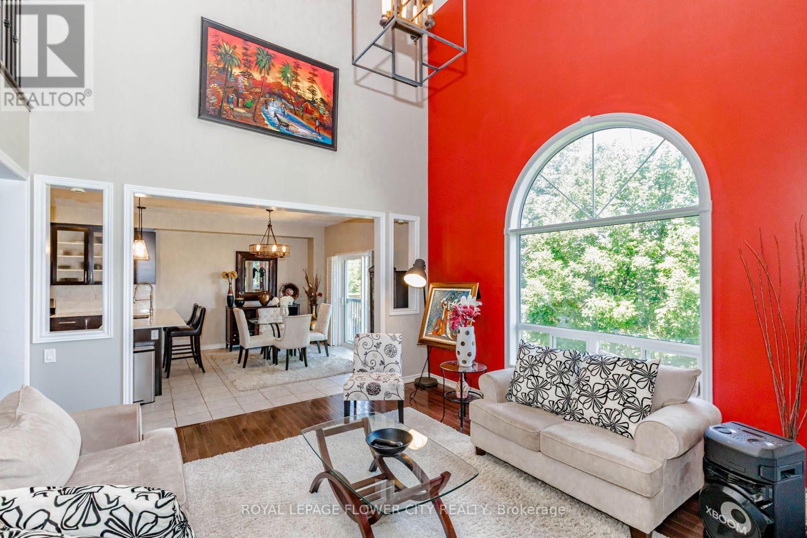 944 O'Reilly Crescent, Shelburne, ON - Indoor Photo Showing Living Room