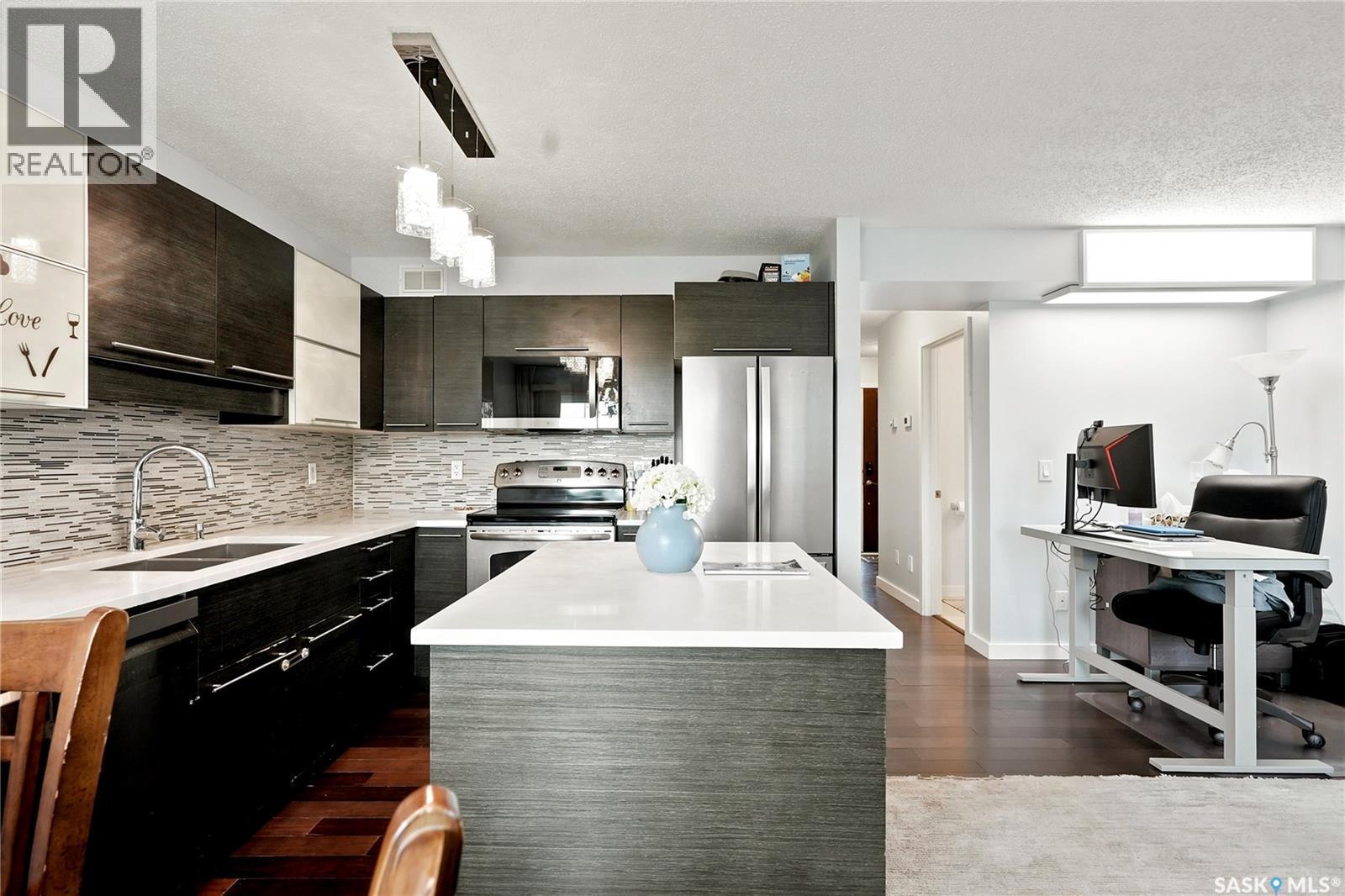 102 410 Ledingham Way, Saskatoon, SK - Indoor Photo Showing Kitchen With Double Sink With Upgraded Kitchen