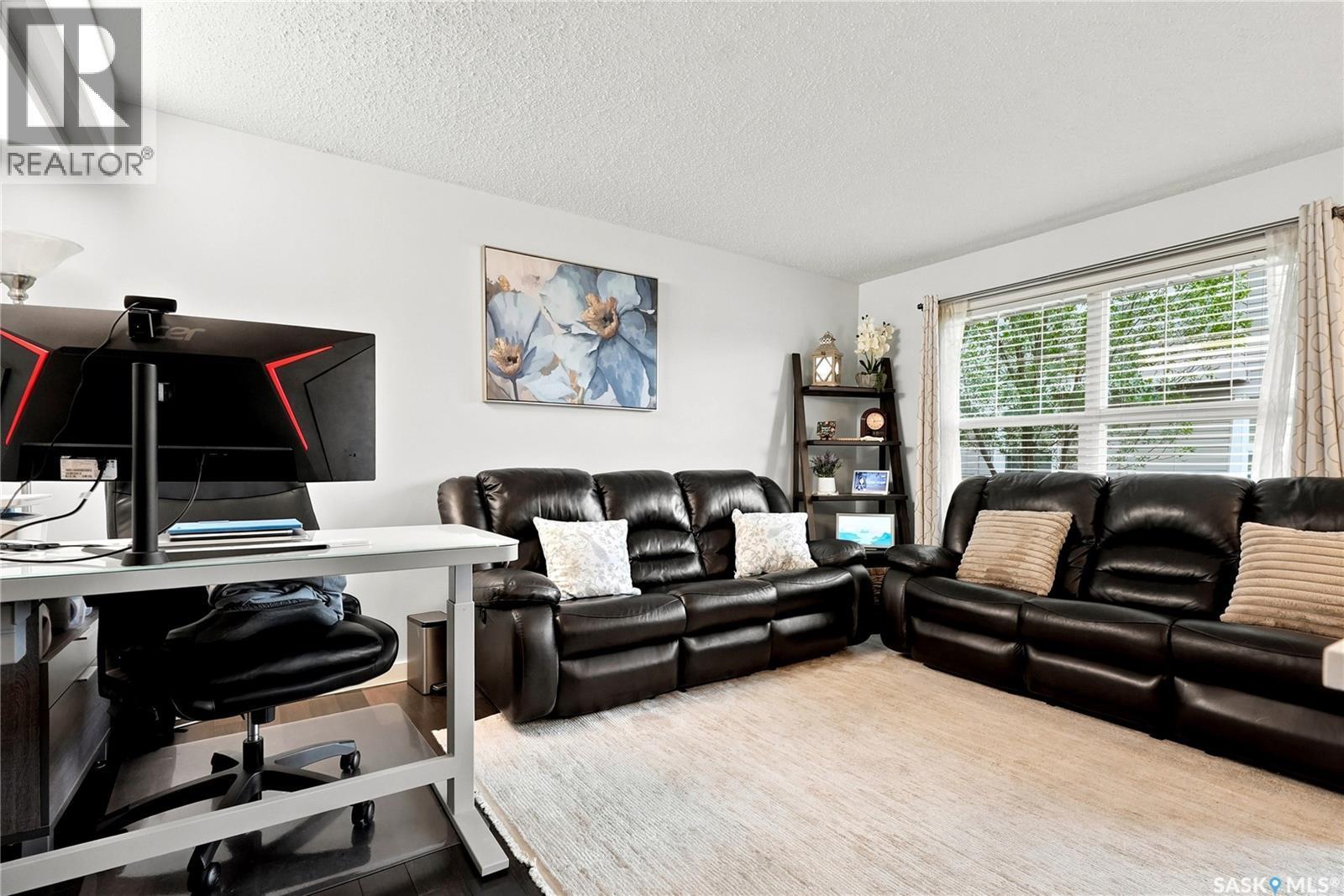 102 410 Ledingham Way, Saskatoon, SK - Indoor Photo Showing Living Room