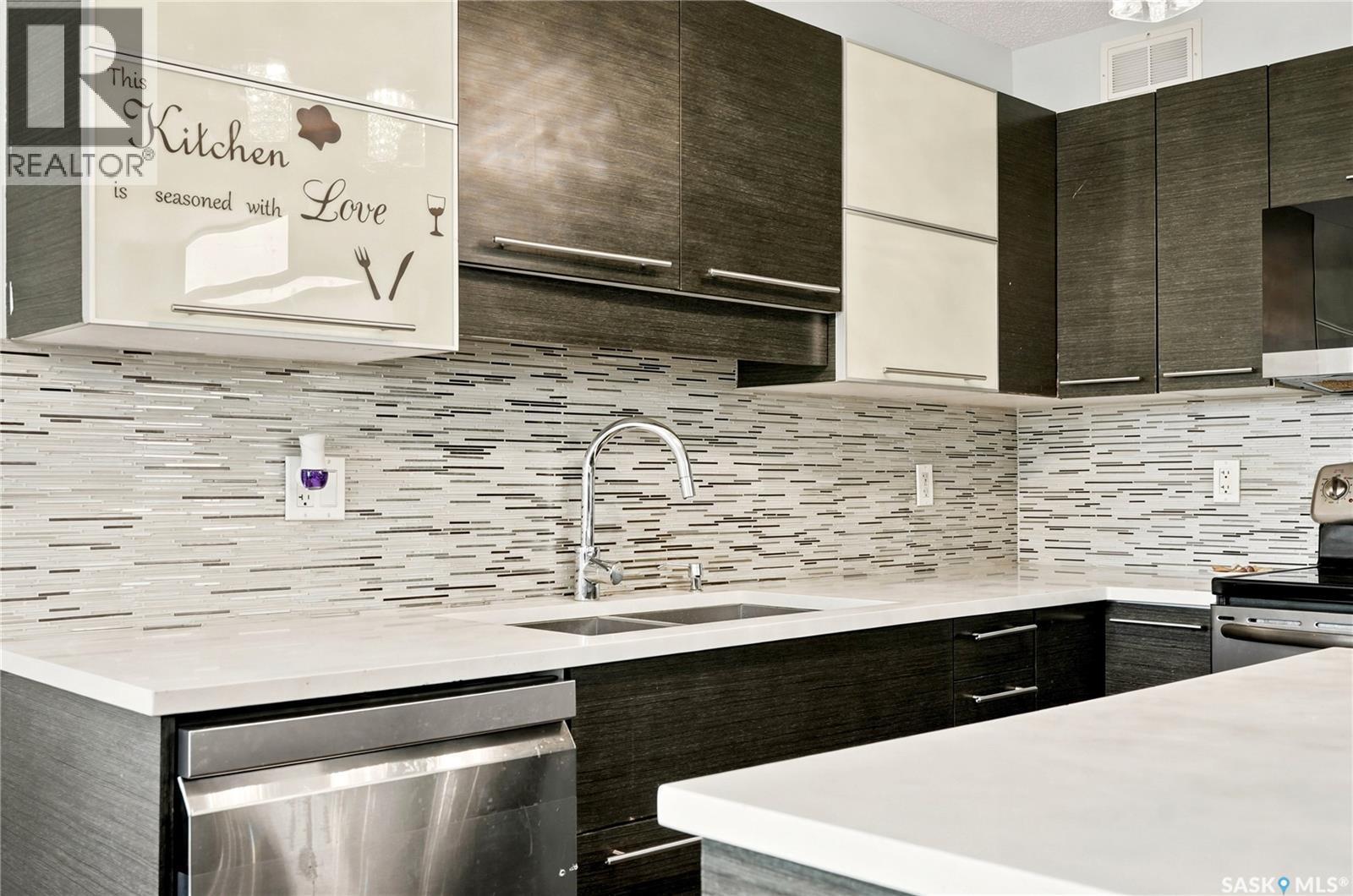 102 410 Ledingham Way, Saskatoon, SK - Indoor Photo Showing Kitchen With Double Sink With Upgraded Kitchen