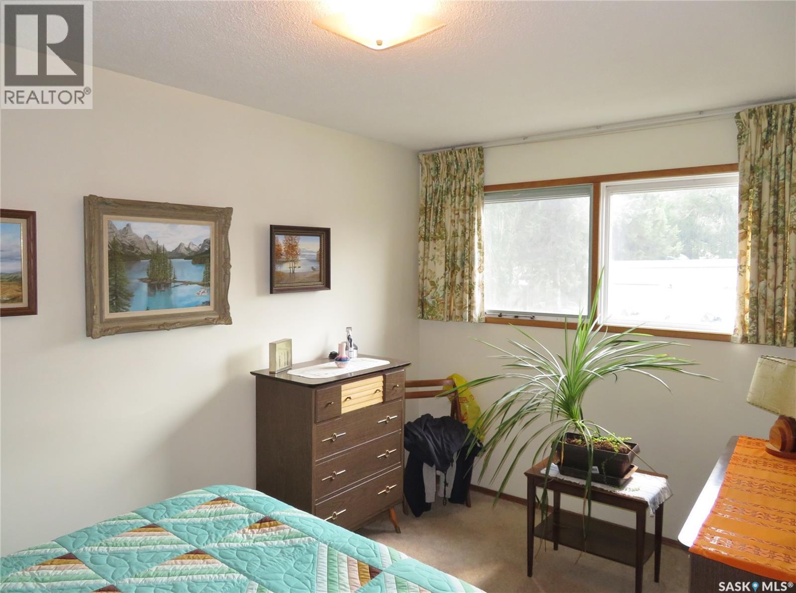 639 Acadia Drive, Saskatoon, SK - Indoor Photo Showing Bedroom
