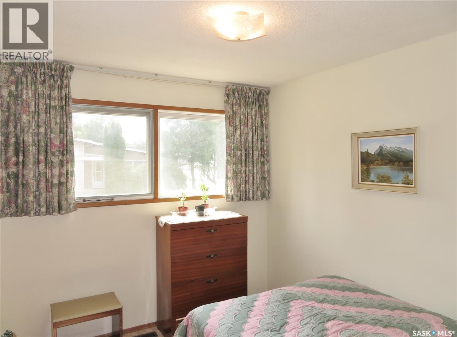 639 Acadia Drive, Saskatoon, SK - Indoor Photo Showing Bedroom
