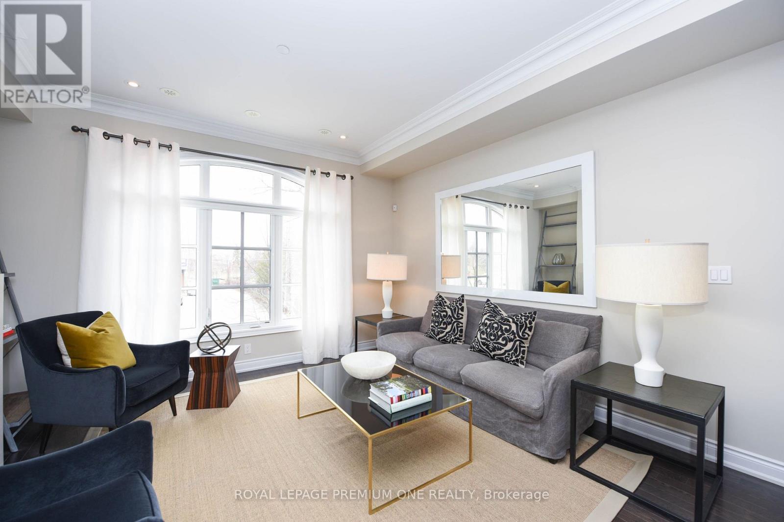 6A Acorn Avenue, Toronto, ON - Indoor Photo Showing Living Room