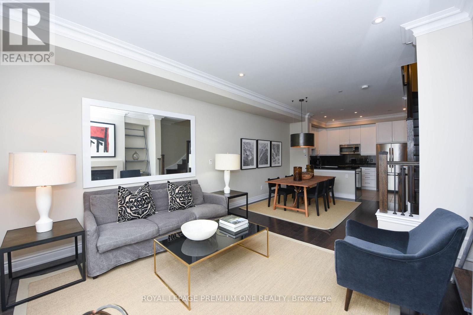 6A Acorn Avenue, Toronto, ON - Indoor Photo Showing Living Room