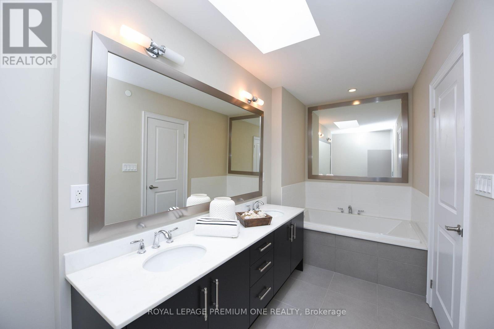 6A Acorn Avenue, Toronto, ON - Indoor Photo Showing Bathroom