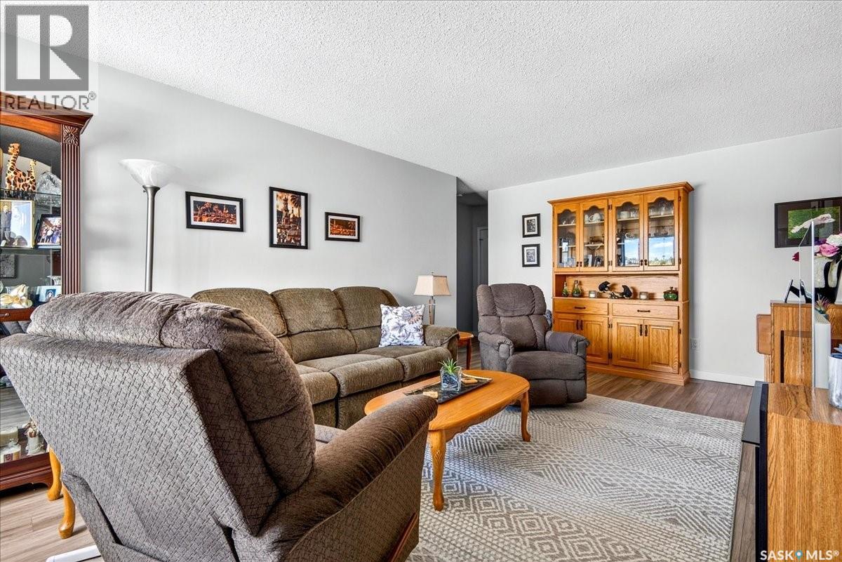 17 4505 Rae Street, Regina, SK - Indoor Photo Showing Living Room