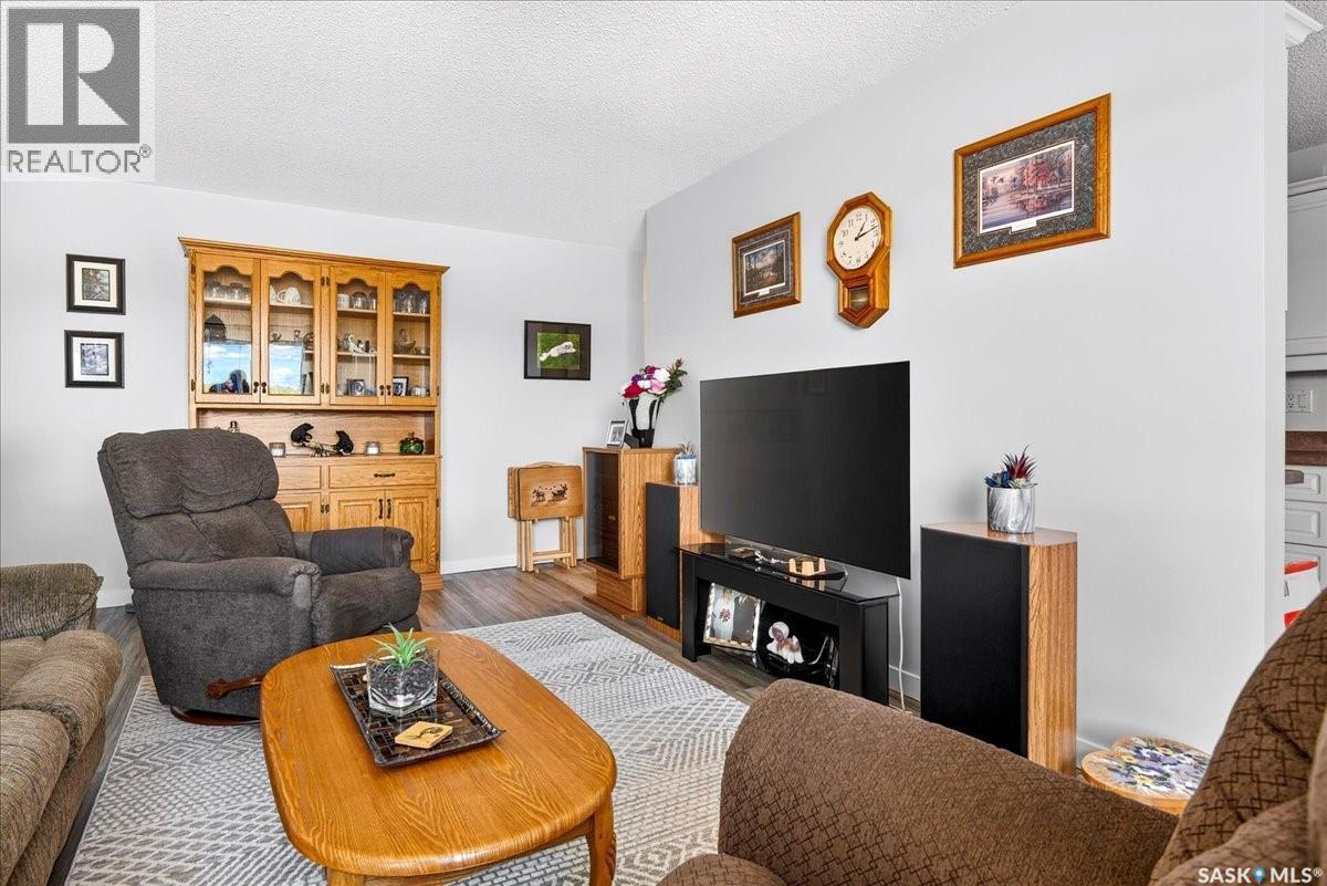 17 4505 Rae Street, Regina, SK - Indoor Photo Showing Living Room