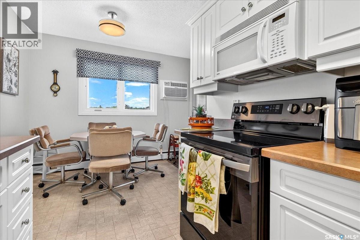 17 4505 Rae Street, Regina, SK - Indoor Photo Showing Kitchen