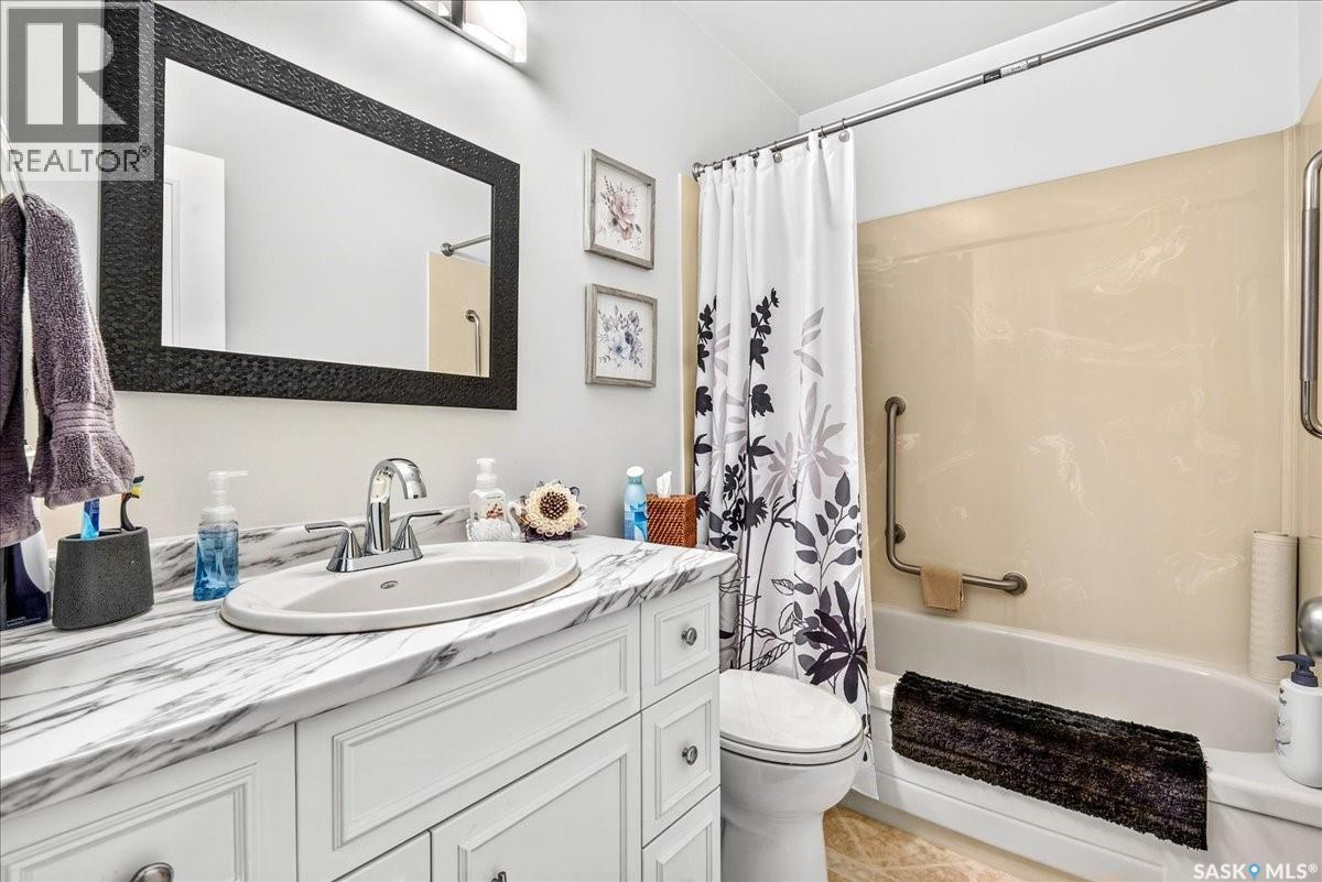17 4505 Rae Street, Regina, SK - Indoor Photo Showing Bathroom