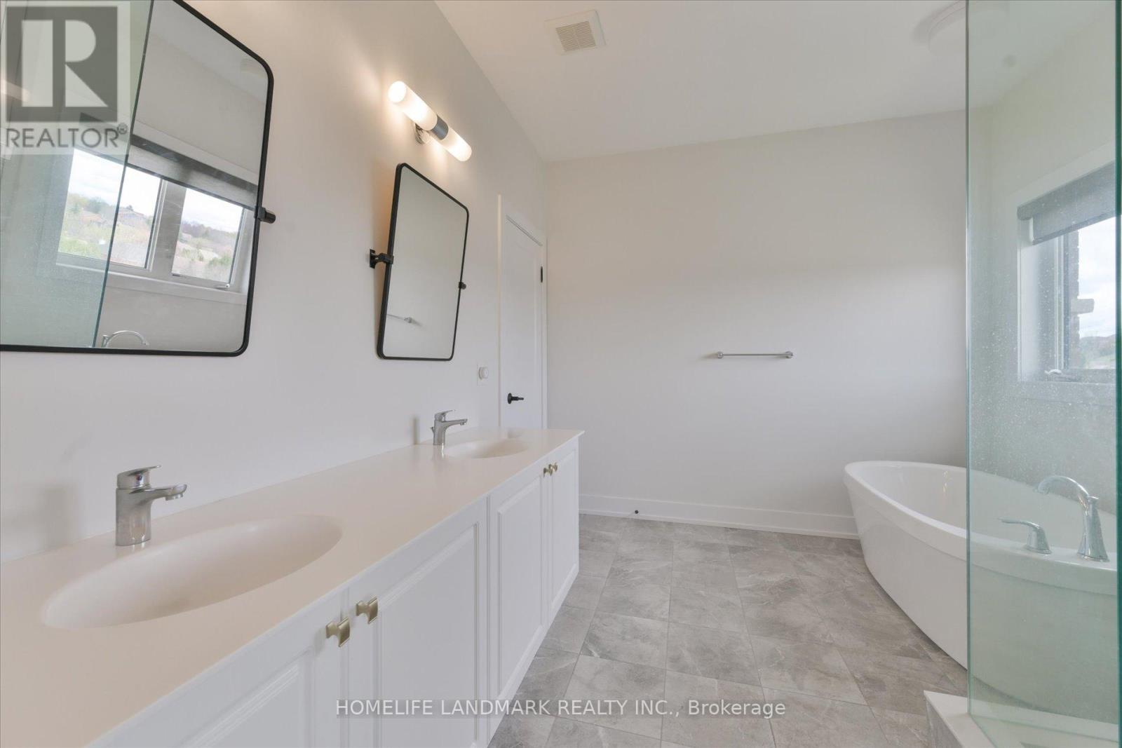 W 1 - 108 Pine Hill Crescent E, Aurora, ON - Indoor Photo Showing Bathroom