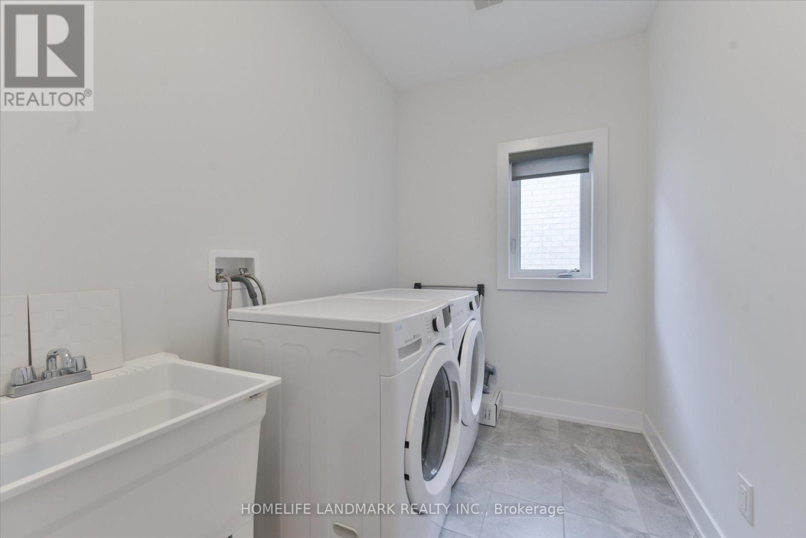 Laundry - 108 Pine Hill Crescent E, Aurora, ON - Indoor Photo Showing Laundry Room