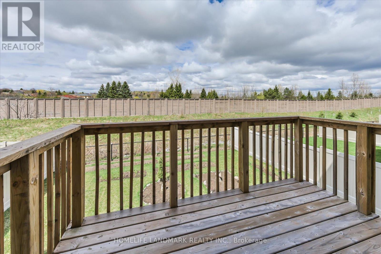 B 1 - 108 Pine Hill Crescent E, Aurora, ON - Outdoor