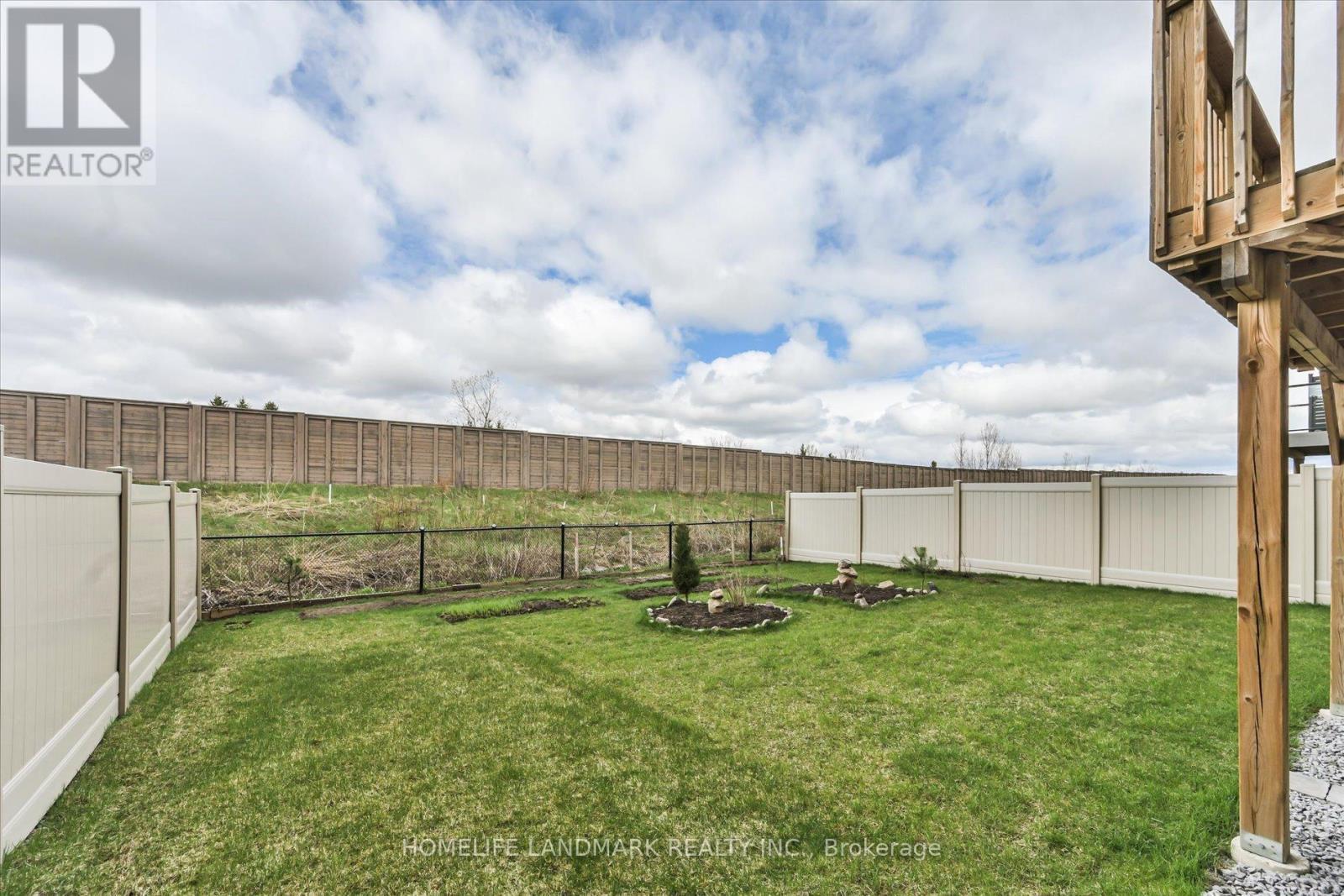 B 3 - 108 Pine Hill Crescent E, Aurora, ON - Outdoor