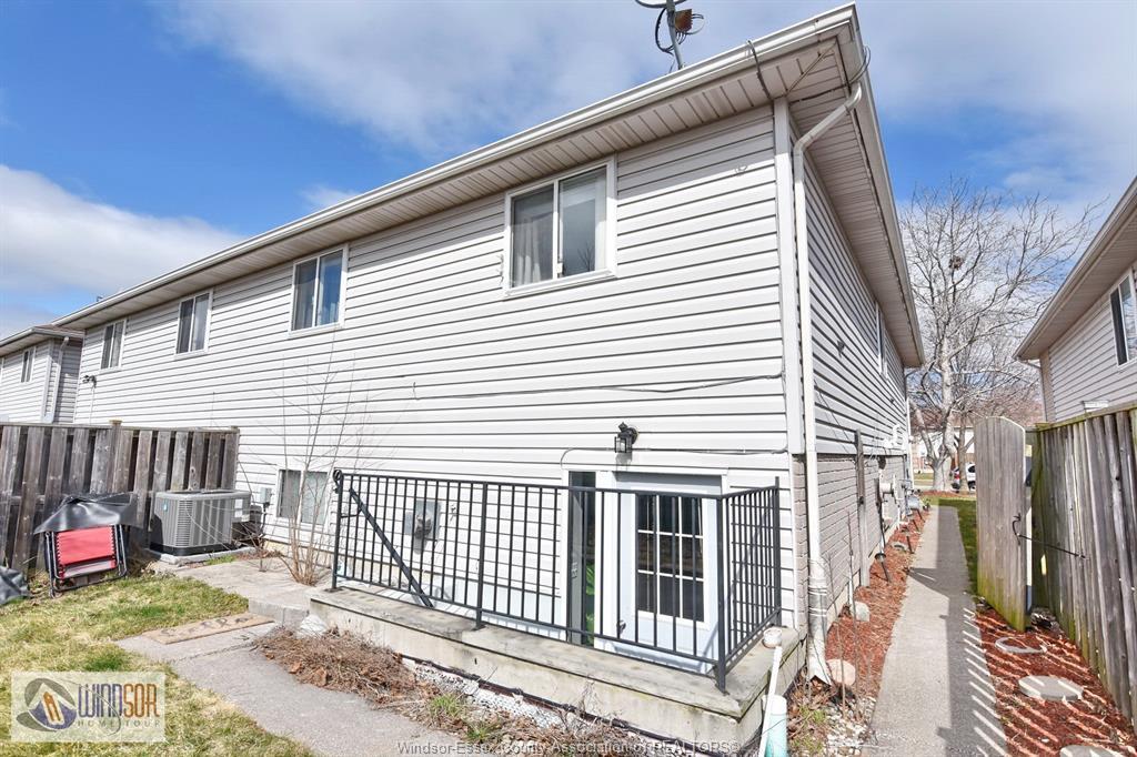 Upper-1003 Silverdale, Windsor, ON