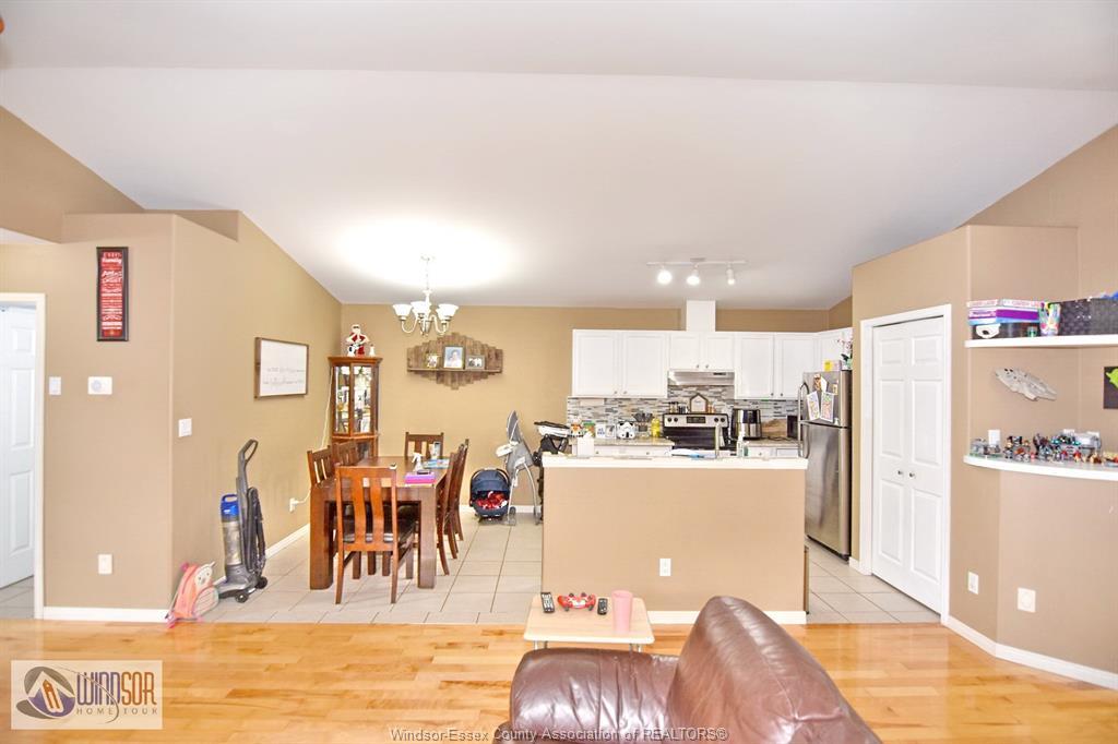 Upper-1003 Silverdale, Windsor, ON