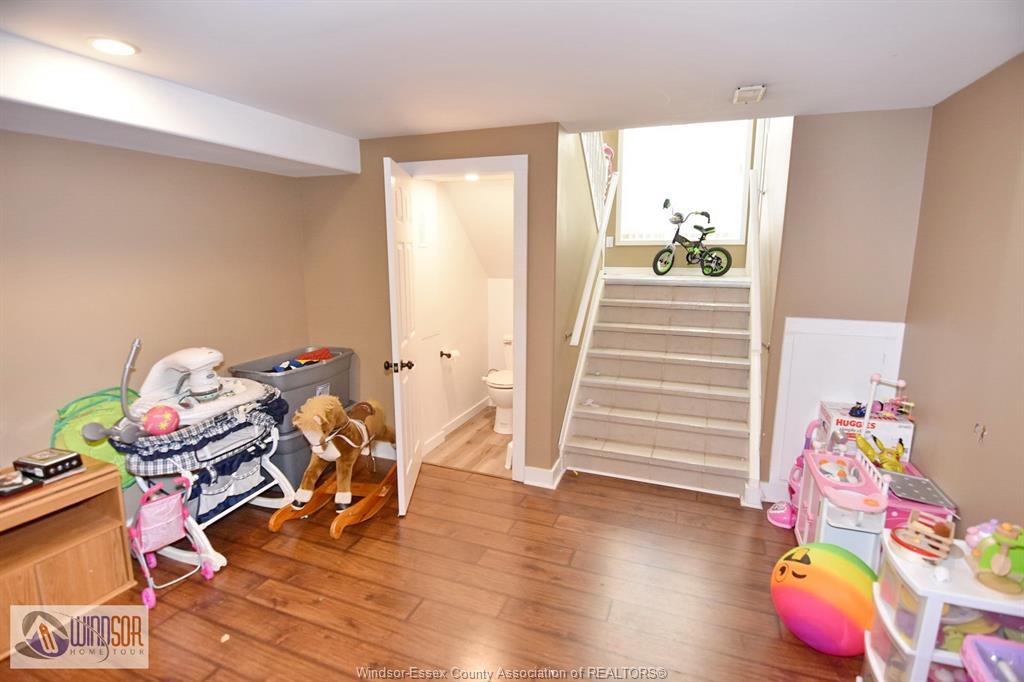 Upper-1003 Silverdale, Windsor, ON