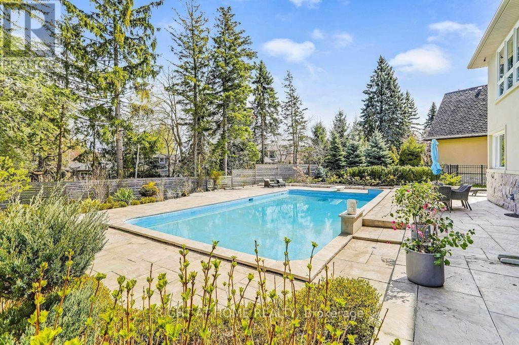 471 Country Club Crescent, Mississauga, ON - Outdoor With In Ground Pool