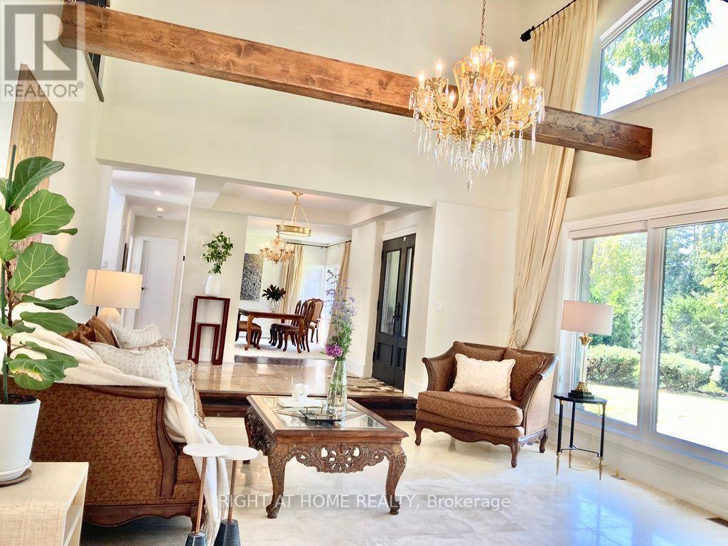 471 Country Club Crescent, Mississauga, ON - Indoor Photo Showing Living Room