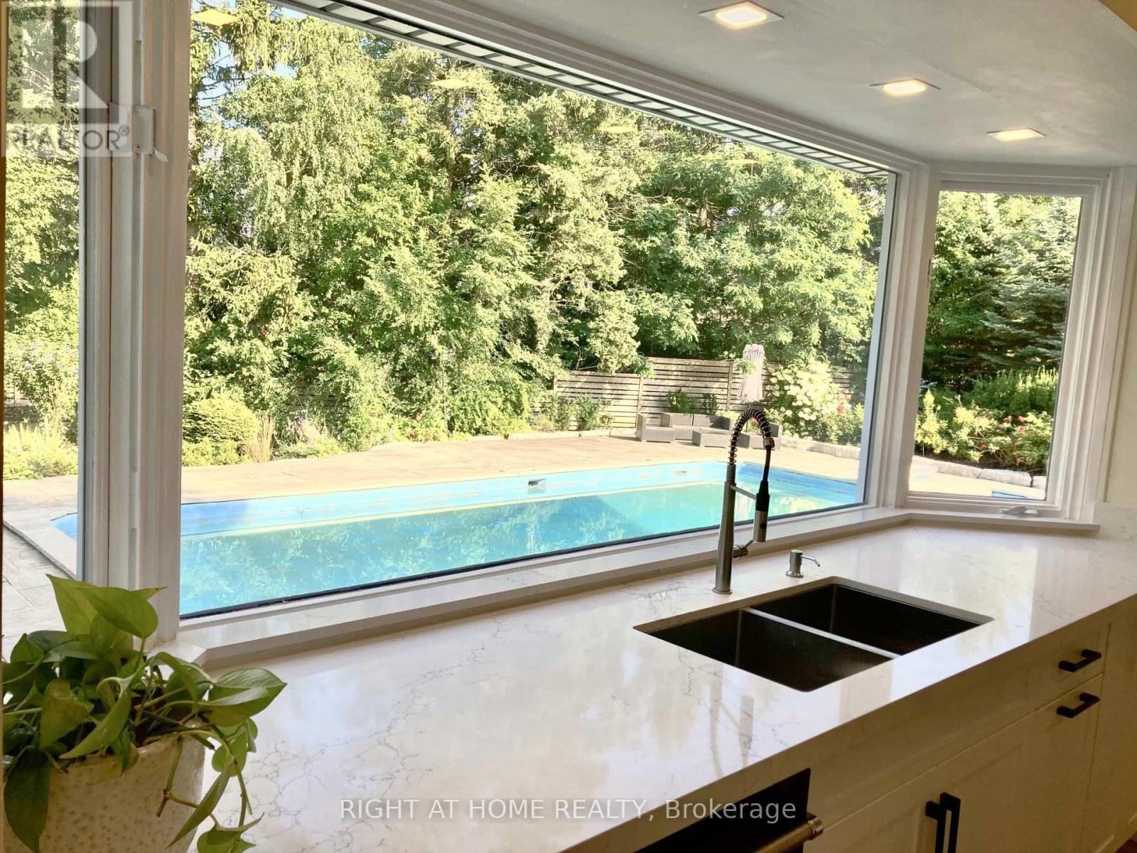 471 Country Club Crescent, Mississauga, ON - Indoor With In Ground Pool