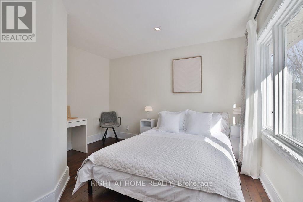 471 Country Club Crescent, Mississauga, ON - Indoor Photo Showing Bedroom