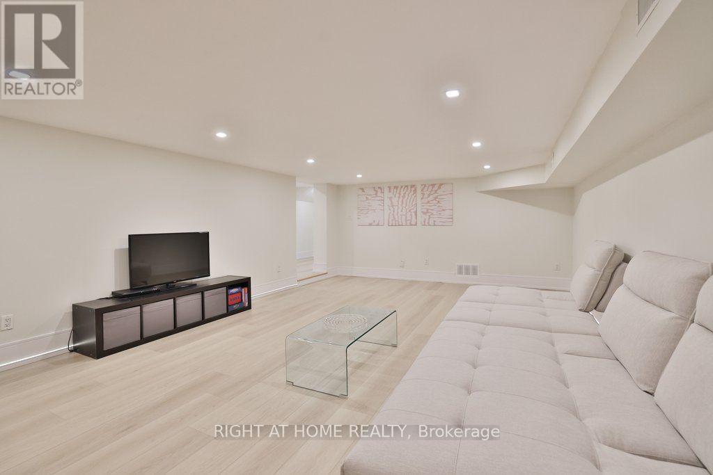 471 Country Club Crescent, Mississauga, ON - Indoor