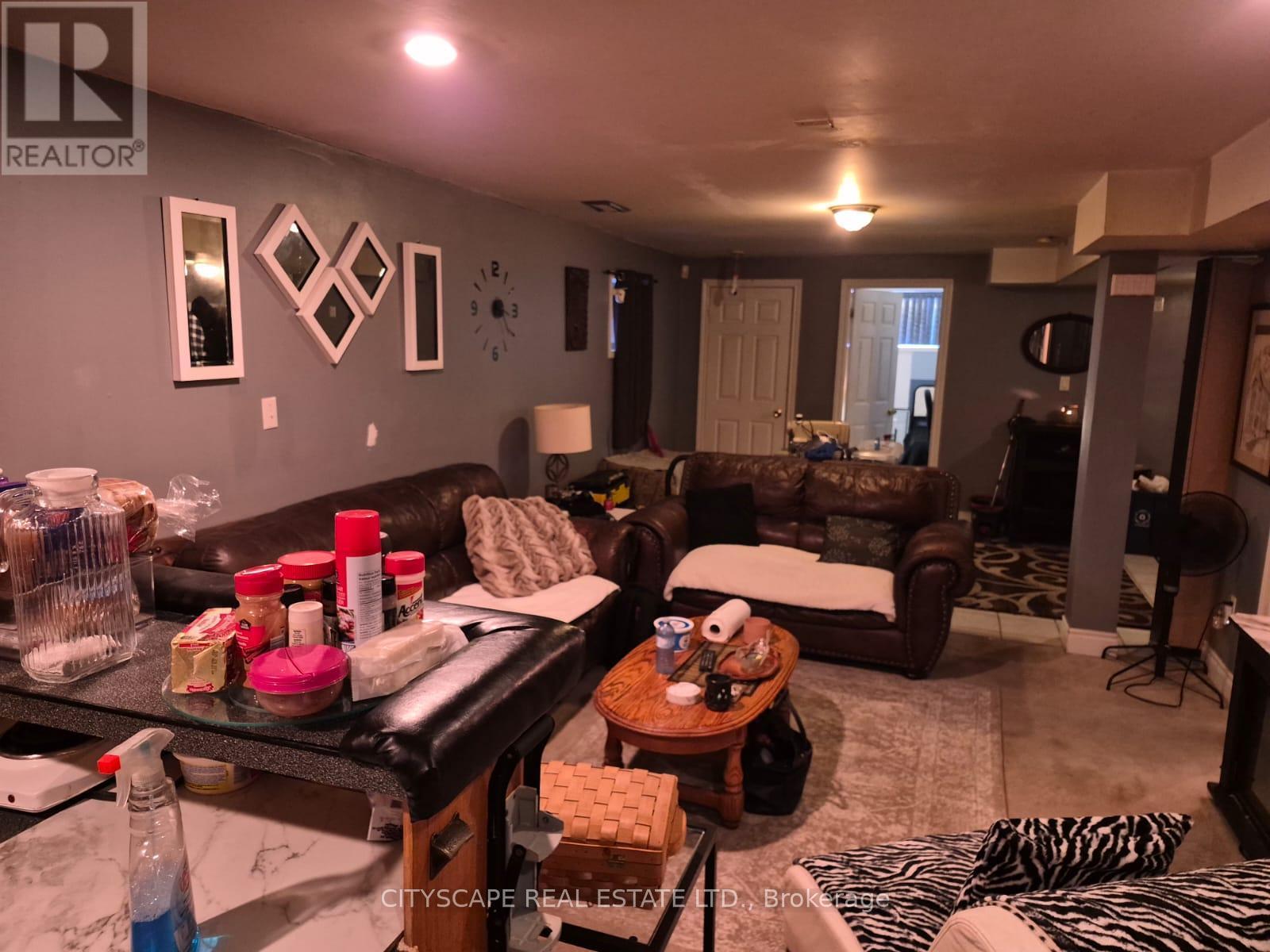 60 Castlewood Place, Cambridge, ON - Indoor Photo Showing Living Room
