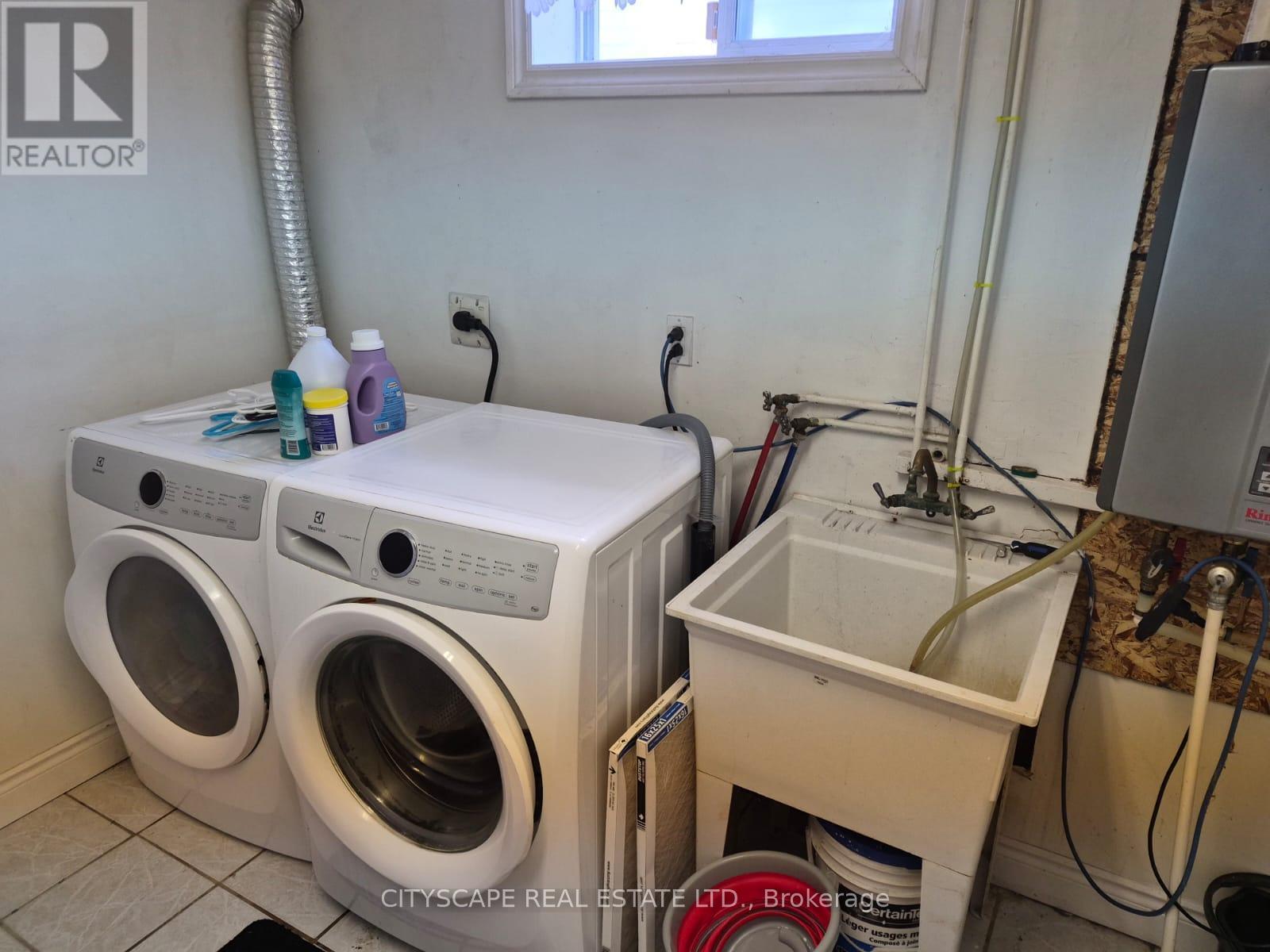 Laundry - 60 Castlewood Place, Cambridge, ON - Indoor Photo Showing Laundry Room
