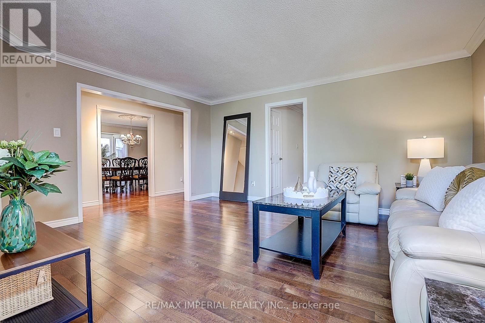 5337 Champlain Trail, Mississauga, ON - Indoor Photo Showing Living Room