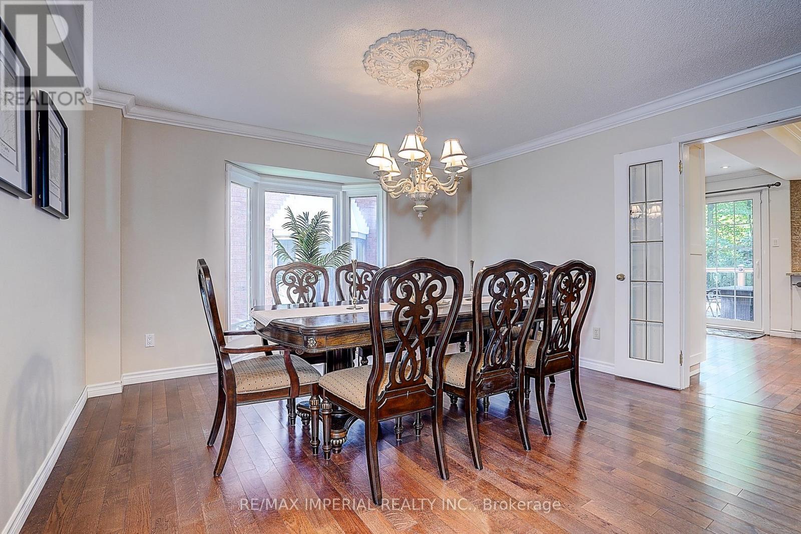 5337 Champlain Trail, Mississauga, ON - Indoor Photo Showing Dining Room