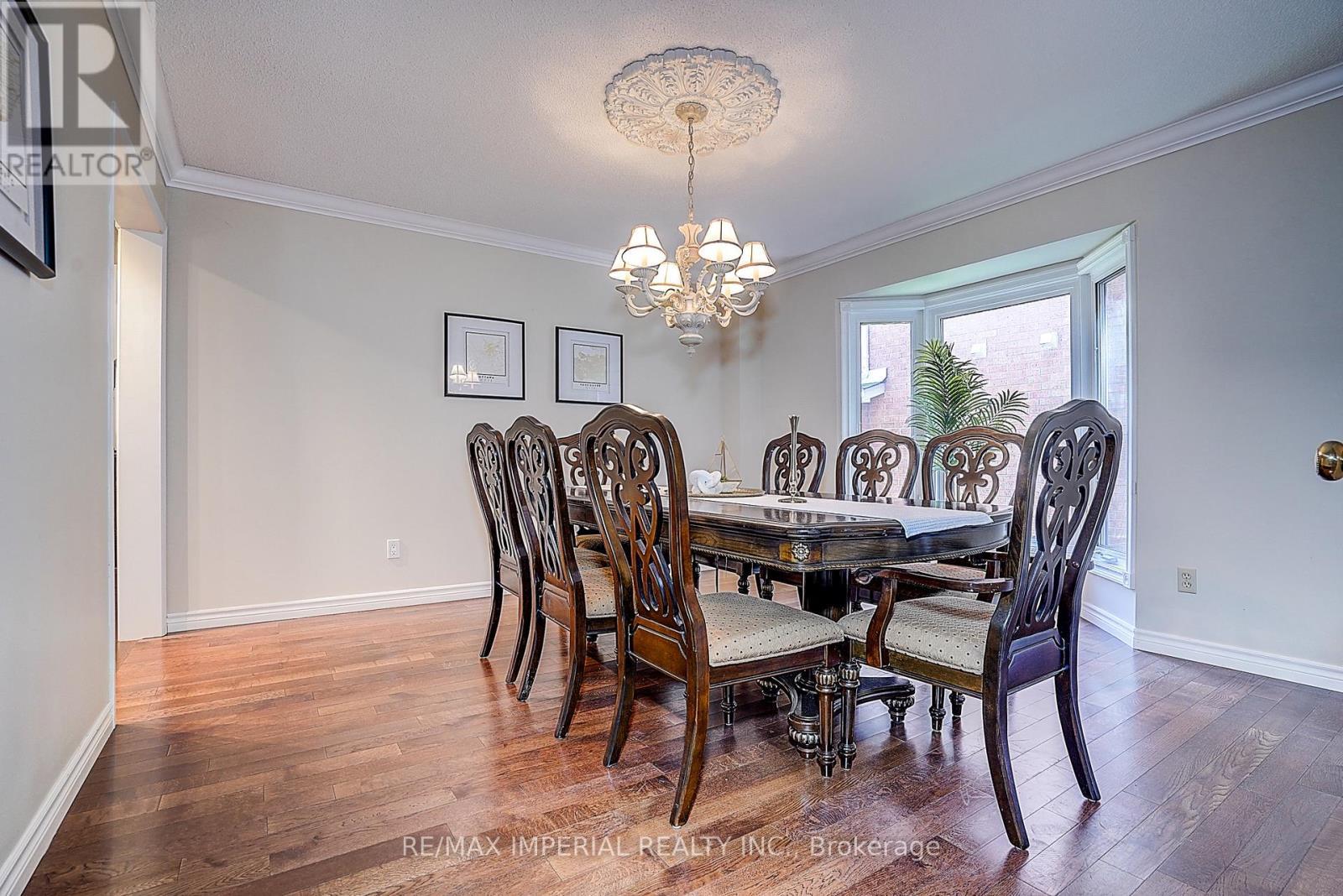 5337 Champlain Trail, Mississauga, ON - Indoor Photo Showing Dining Room
