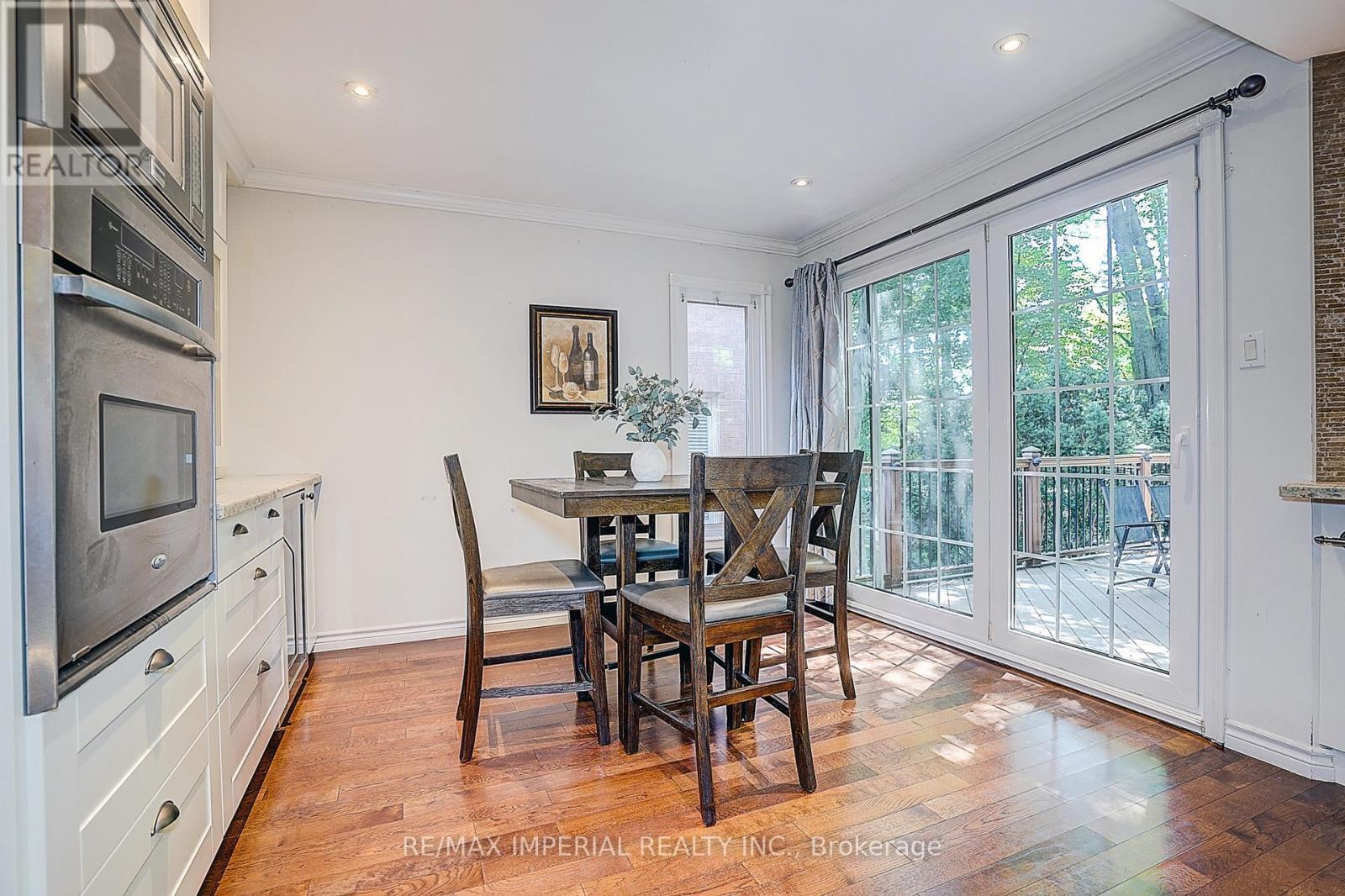 5337 Champlain Trail, Mississauga, ON - Indoor Photo Showing Dining Room