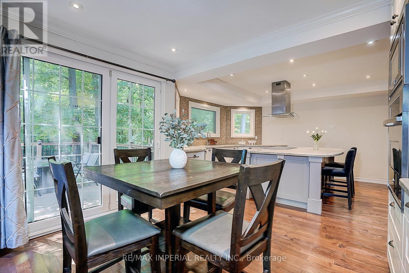 5337 Champlain Trail, Mississauga, ON - Indoor Photo Showing Dining Room