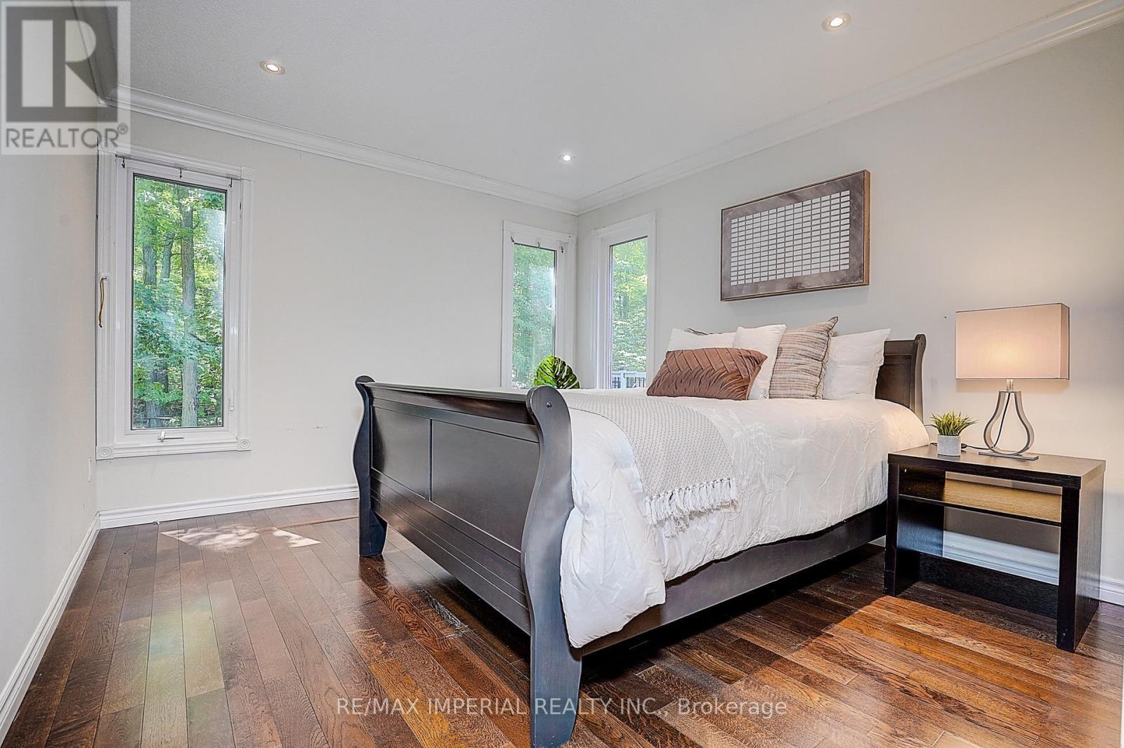 5337 Champlain Trail, Mississauga, ON - Indoor Photo Showing Bedroom