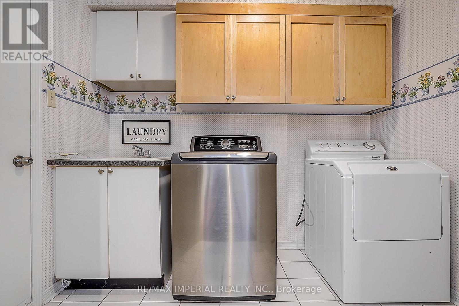5337 Champlain Trail, Mississauga, ON - Indoor Photo Showing Laundry Room