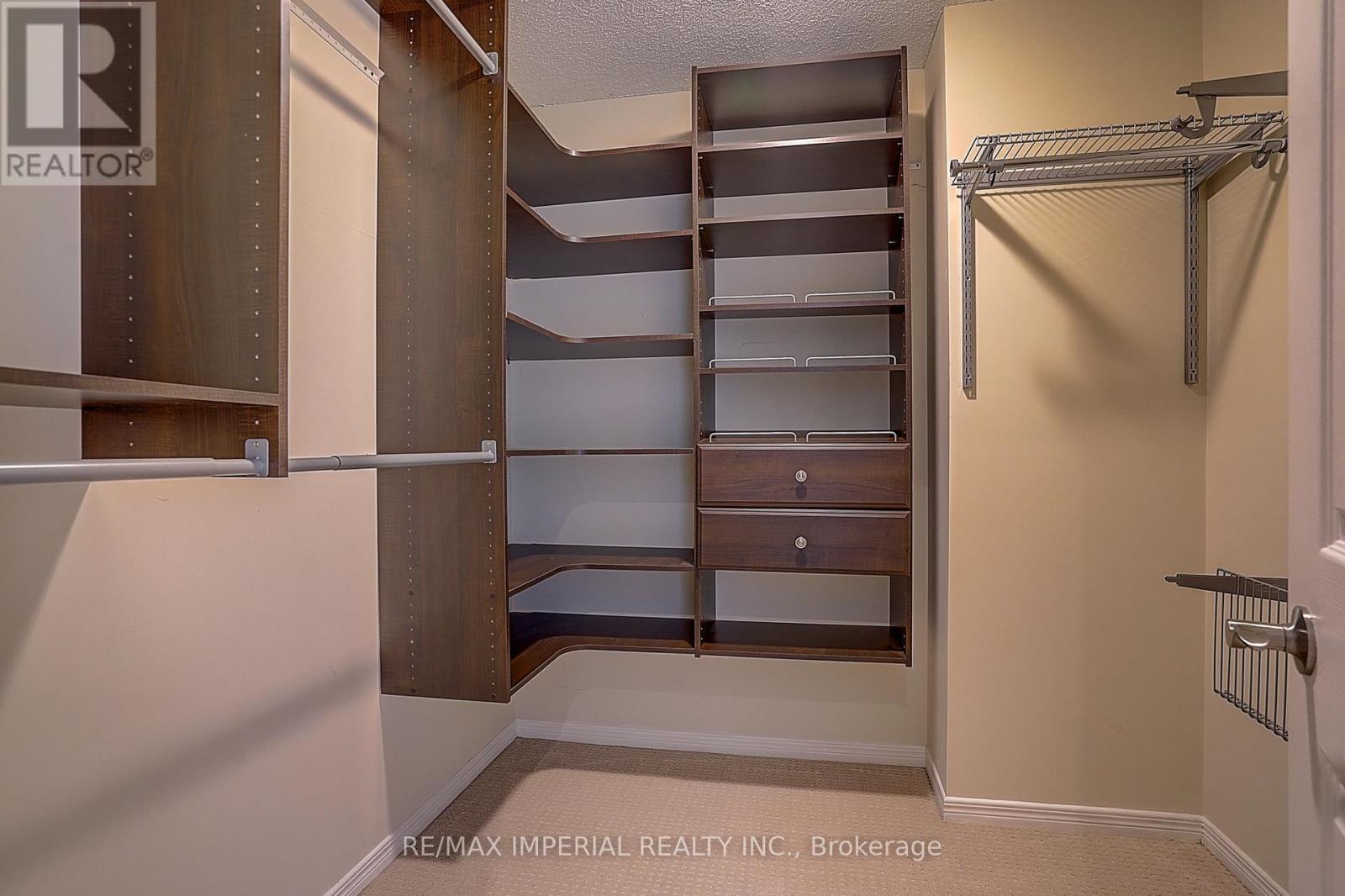 5337 Champlain Trail, Mississauga, ON - Indoor With Storage