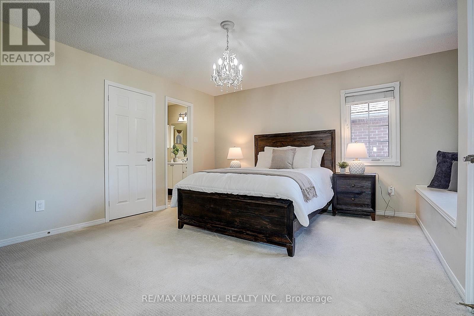 5337 Champlain Trail, Mississauga, ON - Indoor Photo Showing Bedroom