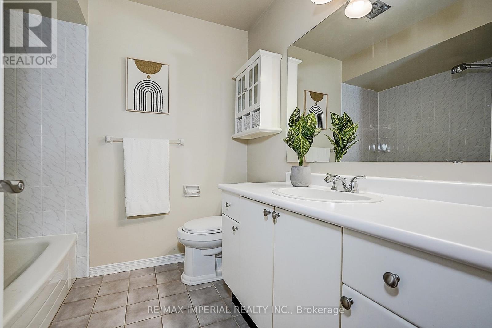 5337 Champlain Trail, Mississauga, ON - Indoor Photo Showing Bathroom