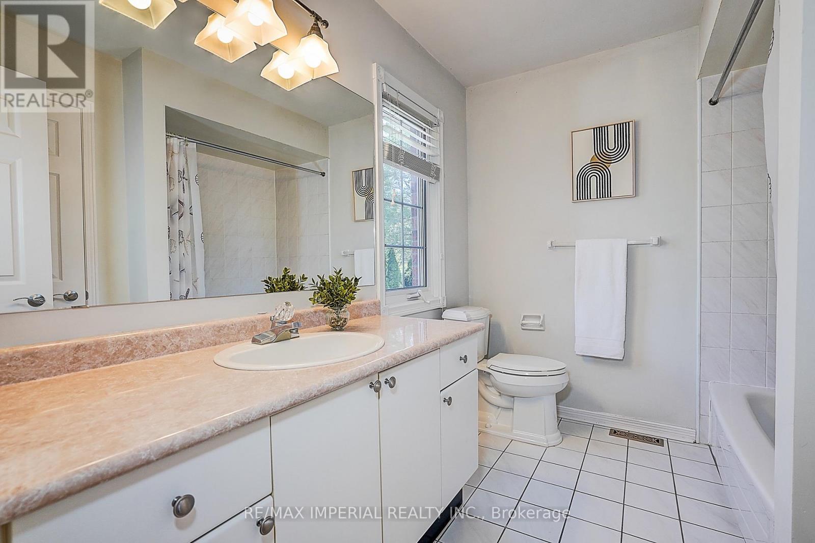 5337 Champlain Trail, Mississauga, ON - Indoor Photo Showing Bathroom