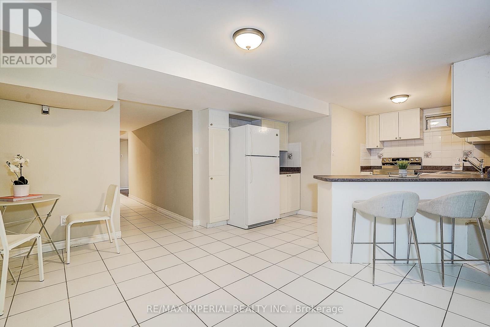 5337 Champlain Trail, Mississauga, ON - Indoor