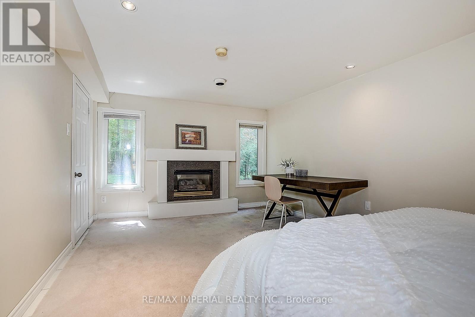 5337 Champlain Trail, Mississauga, ON - Indoor Photo Showing Bedroom With Fireplace